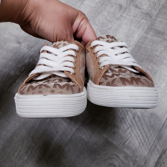 Michael Kors Girls Sz 12 Sneakers 👟 - Picture 11 of 13